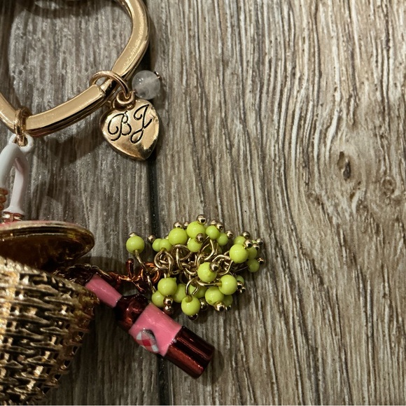 NWT Betsey Johnson Gold Woven Basket with grapes and wine bottle bag charm - Picture 3 of 5